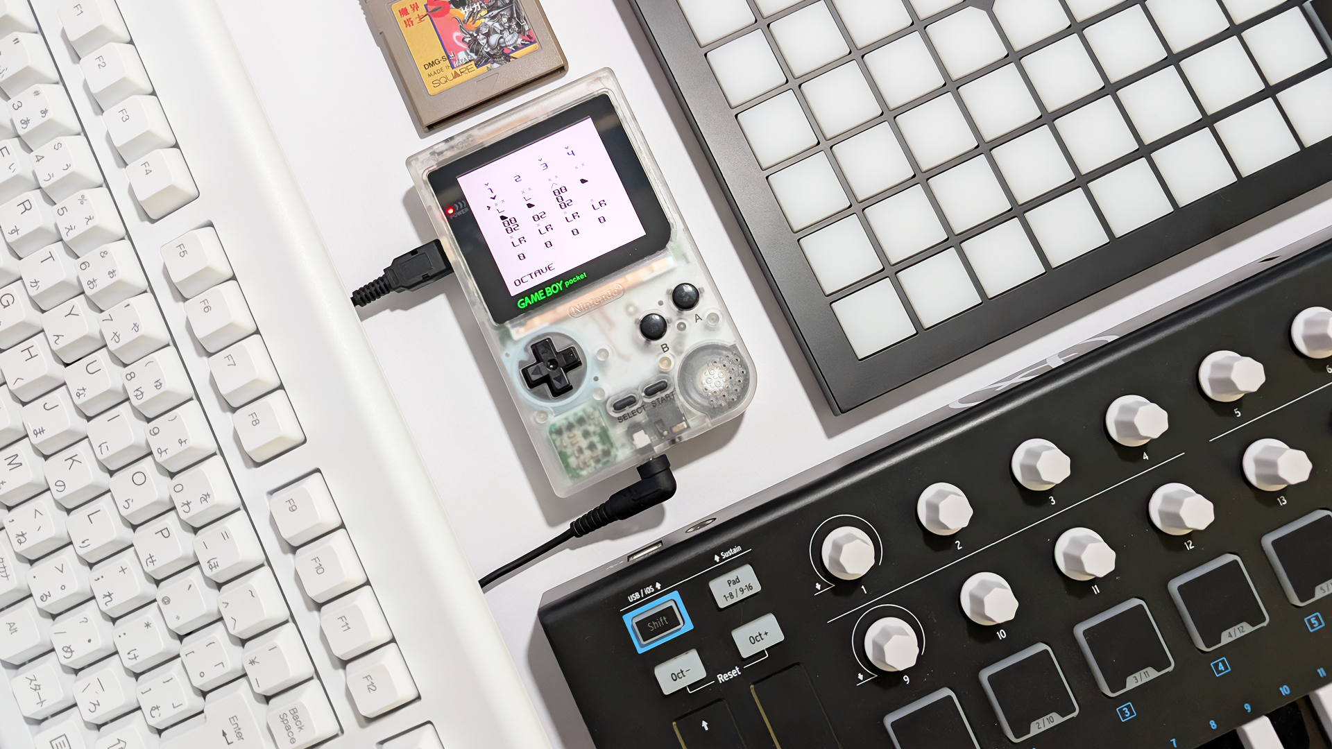 ゲームボーイにMIDIを転送して音を鳴らしている画像
